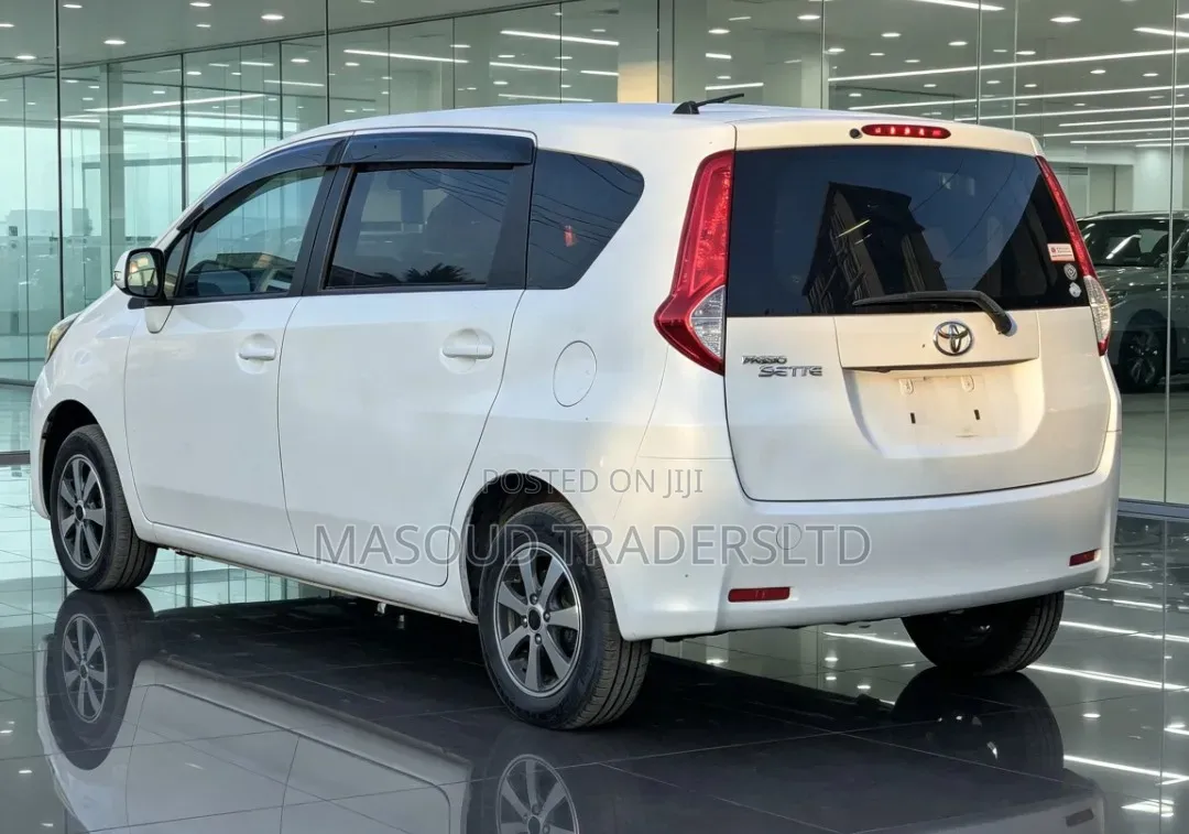 Toyota Passo Sette 2008 White