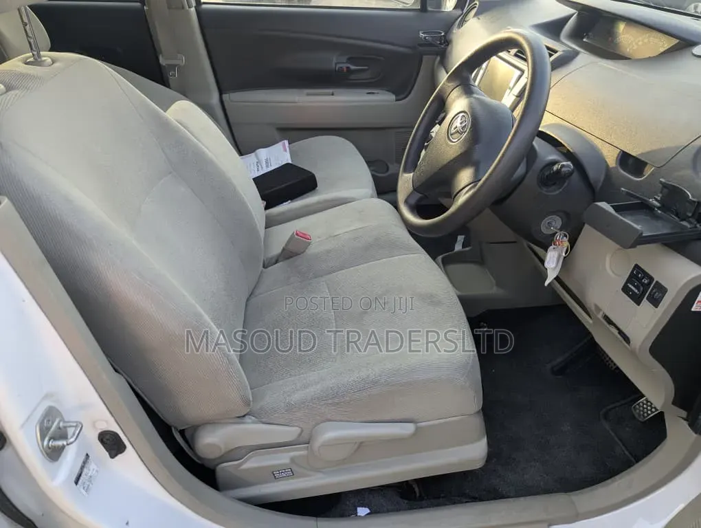 Toyota Passo Sette 2008 White