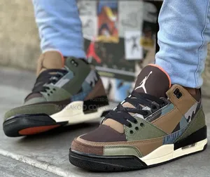 Retro Court Sneakers Clean Classic