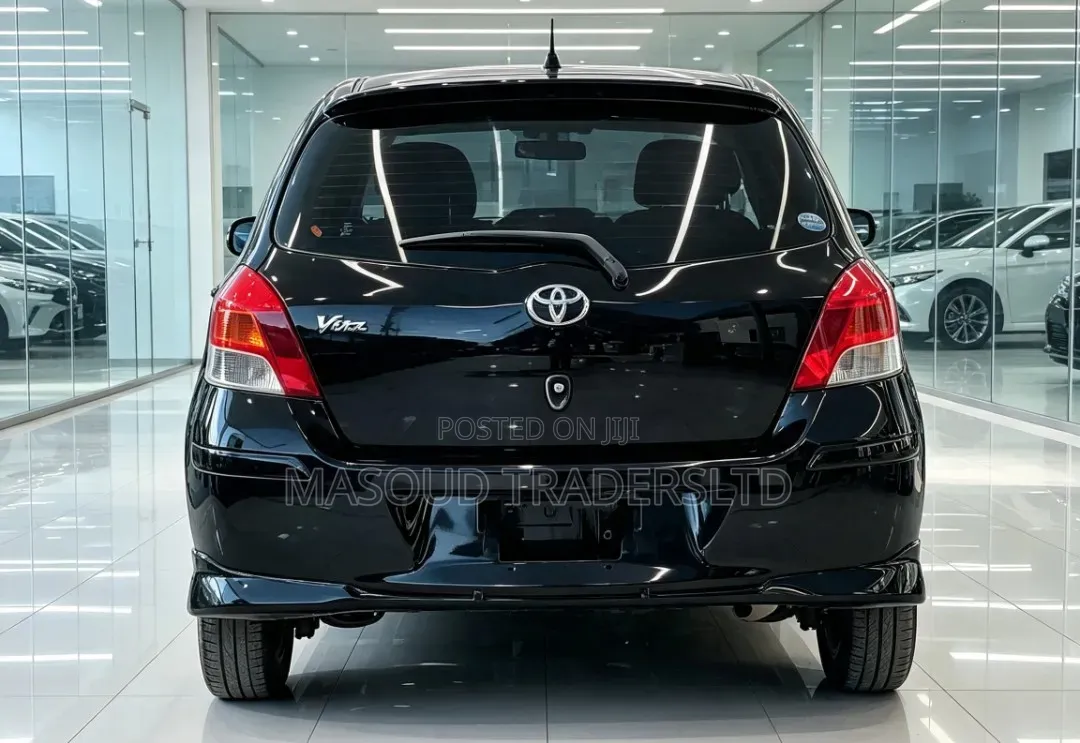 Toyota Vitz 2010 Black