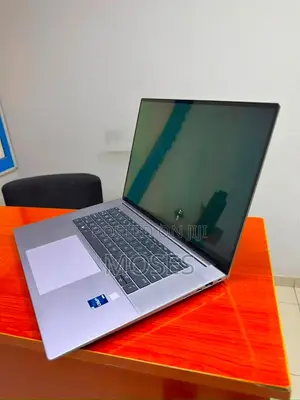Laptop HP ZBook Studio G8 16GB Intel Core i9 SSD 512GB