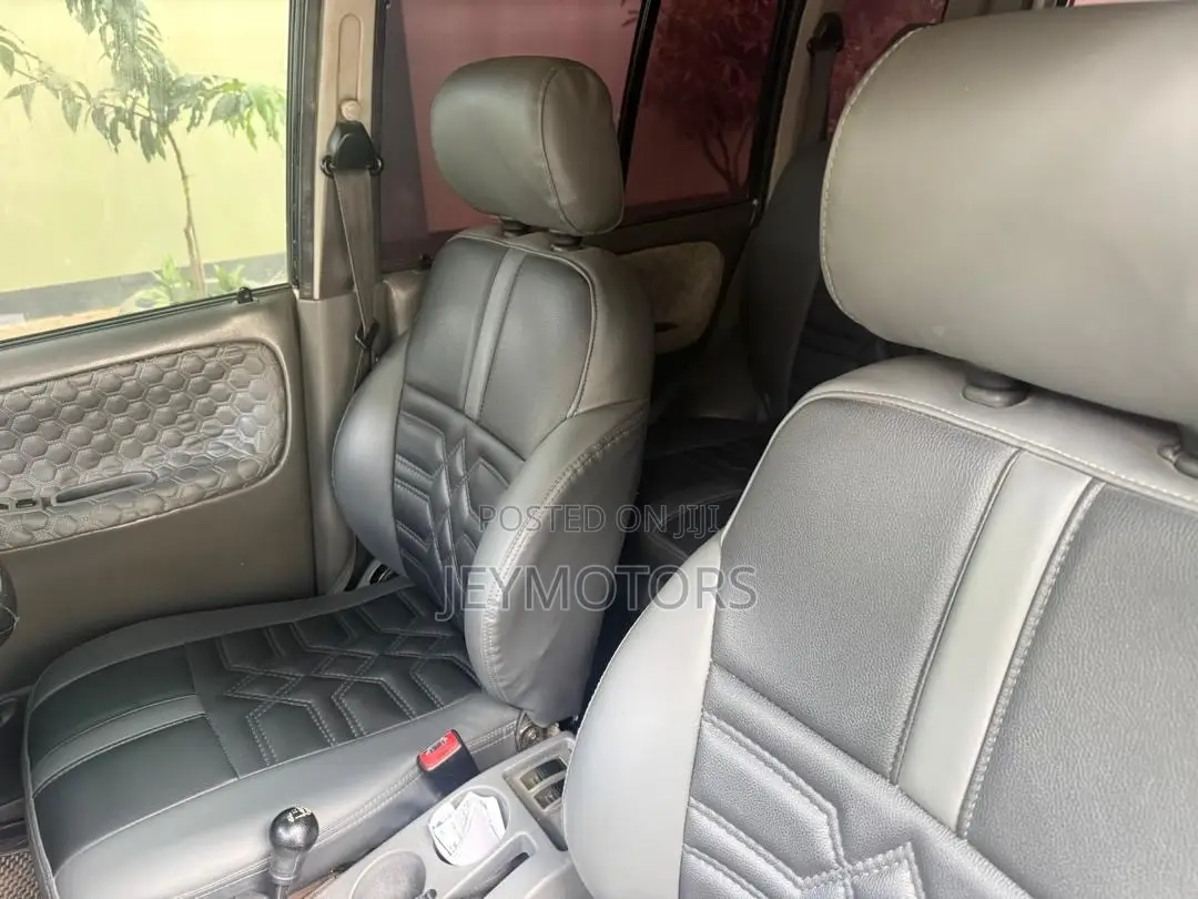 Suzuki Escudo 2001 White