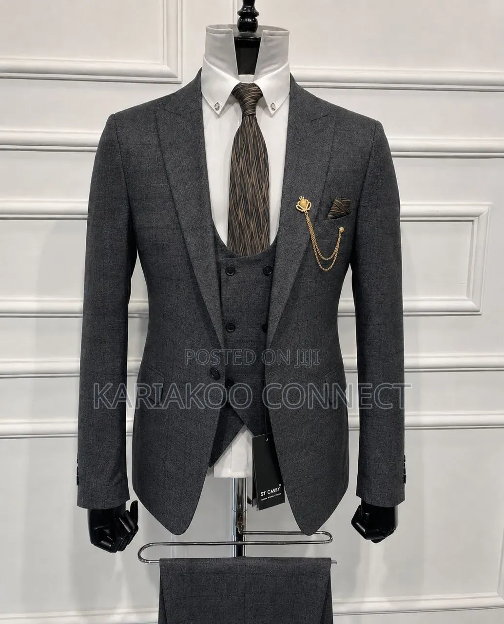 Pure Meaning of Gray Suit