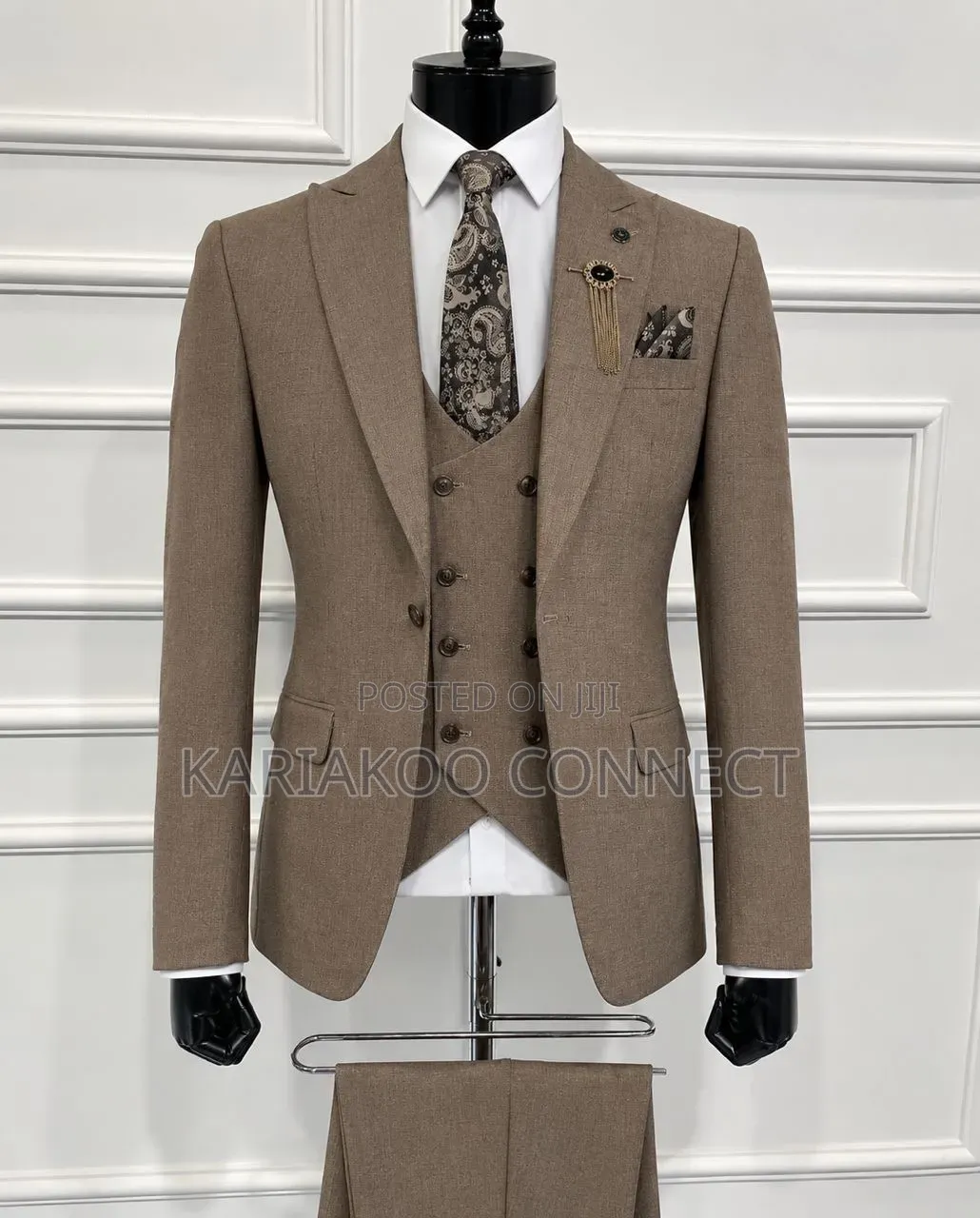 Metro Line St Oscar Suit