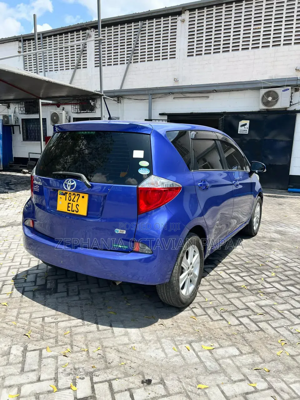 Toyota Ractis 2012 Blue