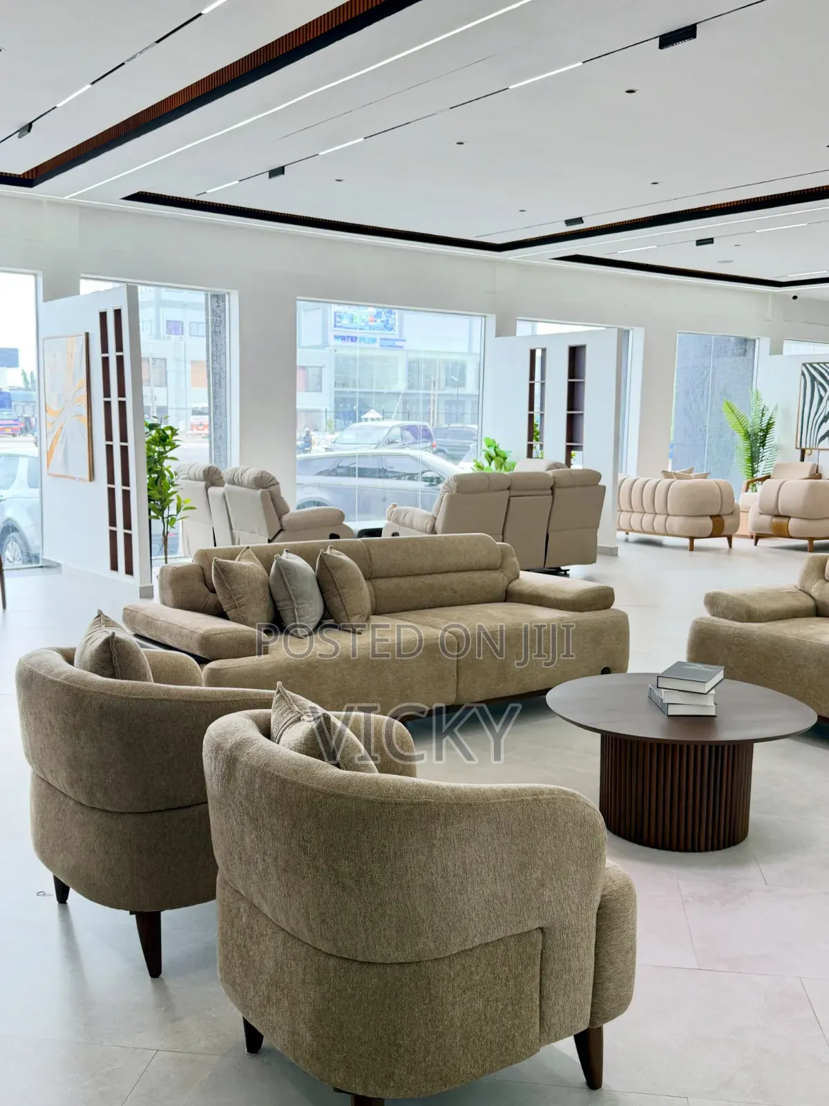 Sofa Very Expensiv 