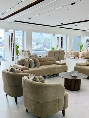 Sofa Very Expensiv 