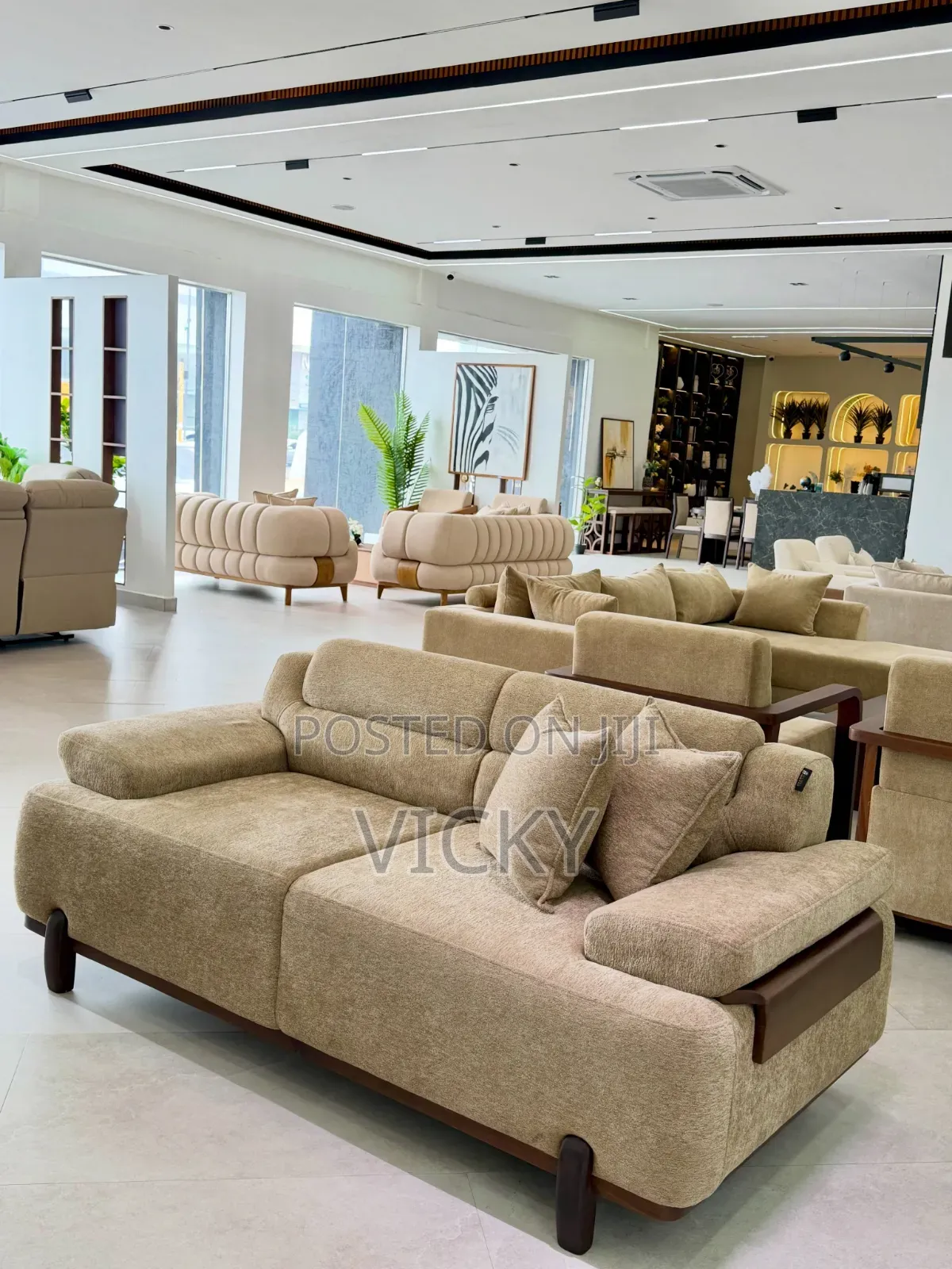 Sofa Very Expensiv 