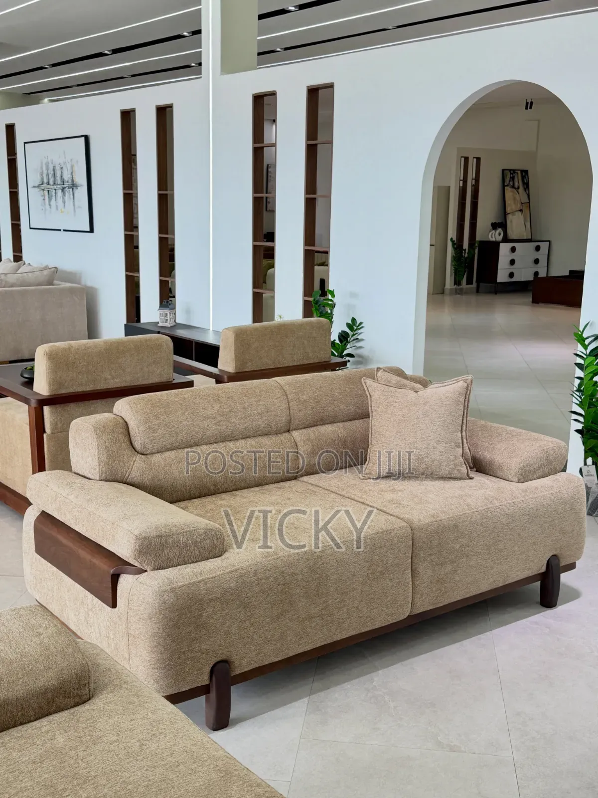 Sofa Very Expensiv 
