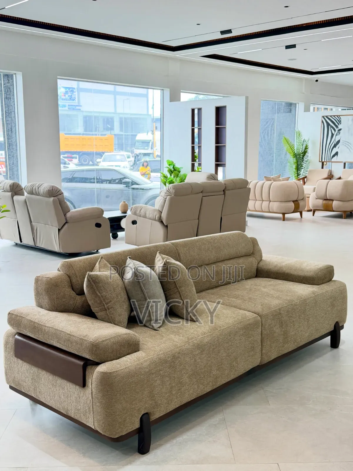 Sofa Very Expensiv 