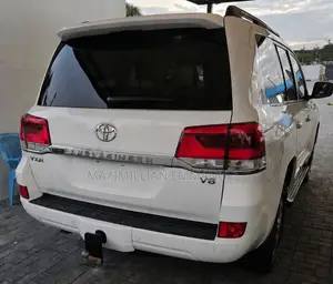 Toyota Land Cruiser 2021 White
