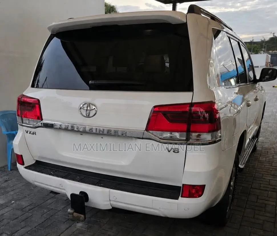 Toyota Land Cruiser 2021 White