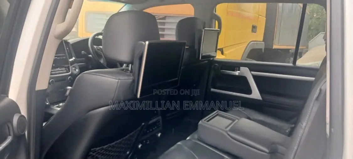 Toyota Land Cruiser 2021 White