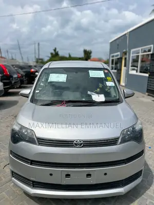 Toyota Spade 2013 Silver