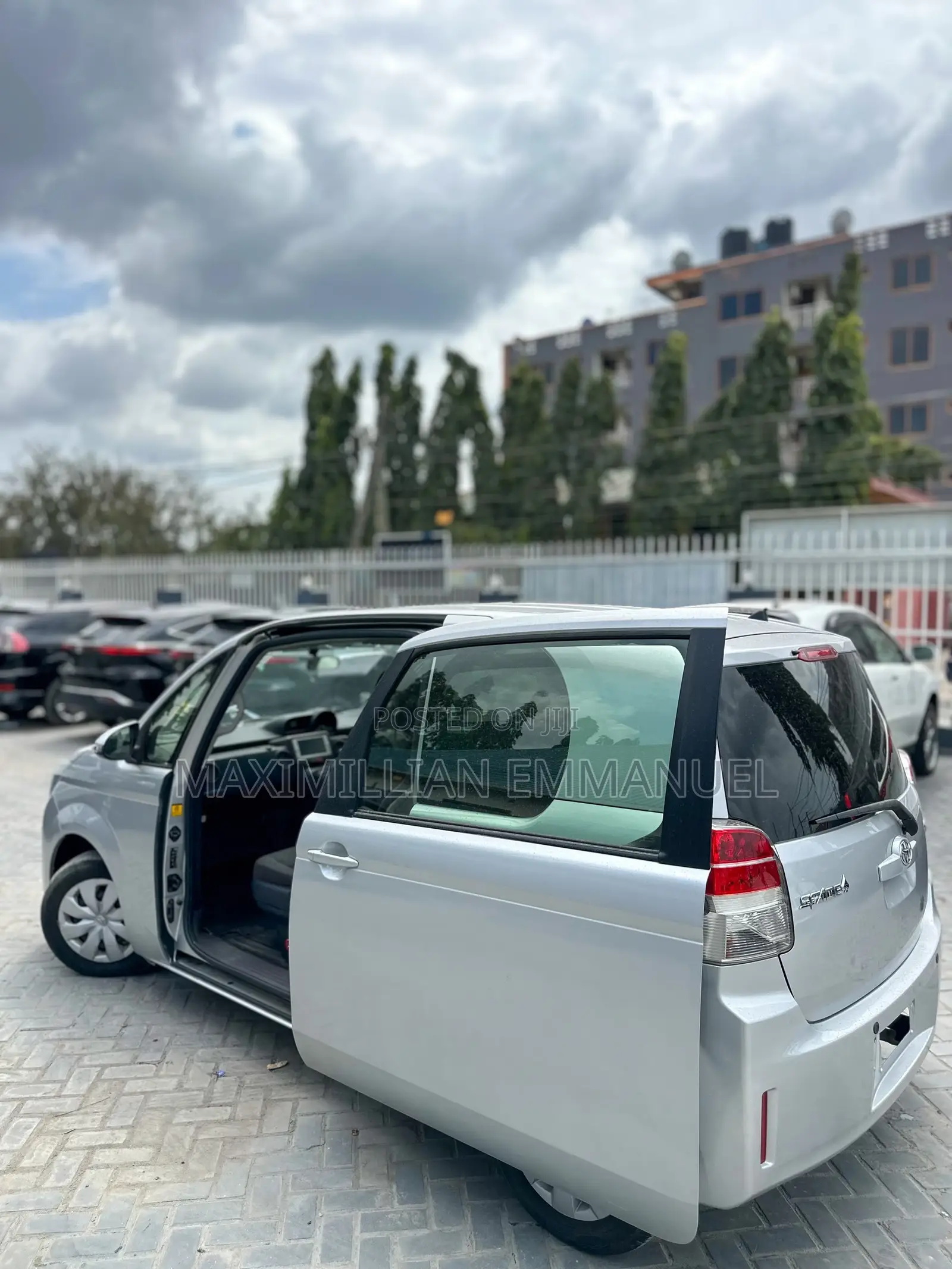 Toyota Spade 2013 Silver