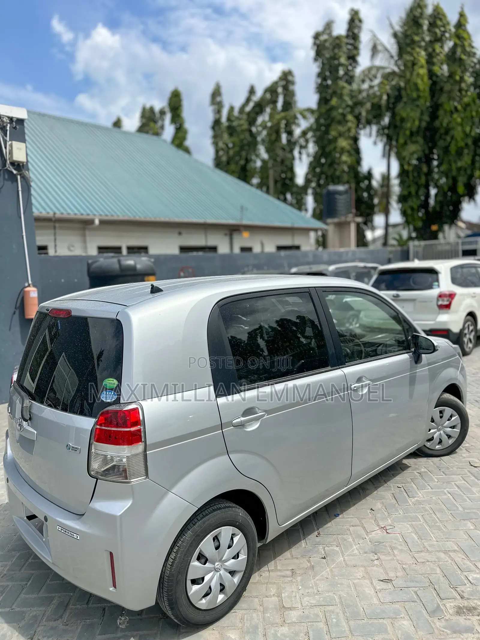 Toyota Spade 2013 Silver