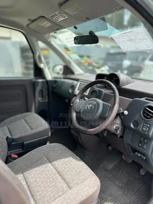Toyota Spade 2013 Silver