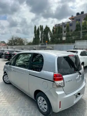 Toyota Spade 2013 Silver