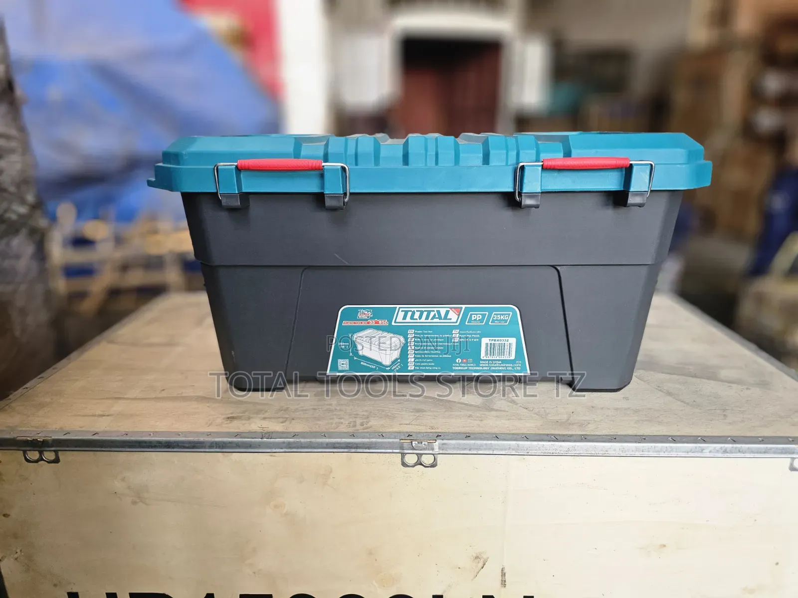 Total Plastic Tool Box 33" 85L