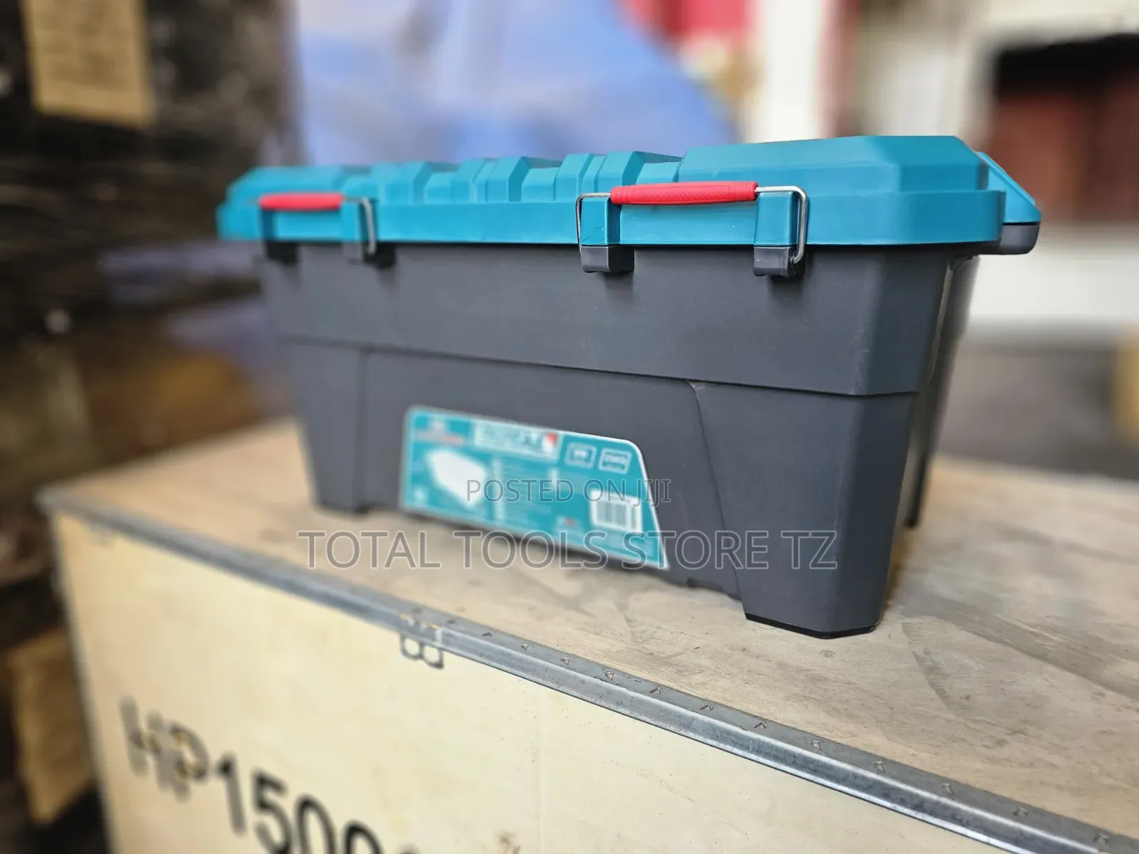 Total Plastic Tool Box 33" 85L