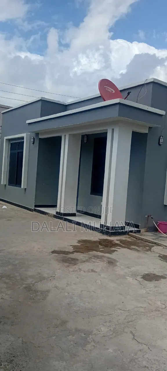 10bdrm House in Makumbusho Street, Kijitonyama for sale