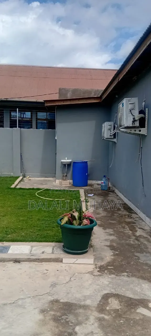 10bdrm House in Makumbusho Street, Kijitonyama for sale