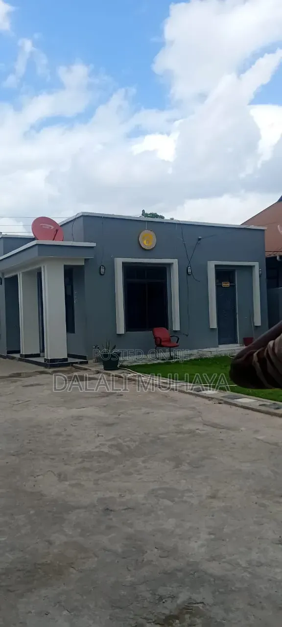 10bdrm House in Makumbusho Street, Kijitonyama for sale