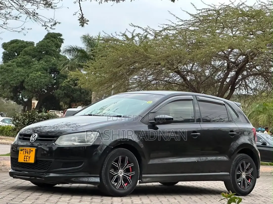 Volkswagen Polo 2013 Black