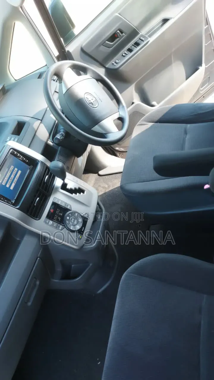 Toyota Noah 2009 Black