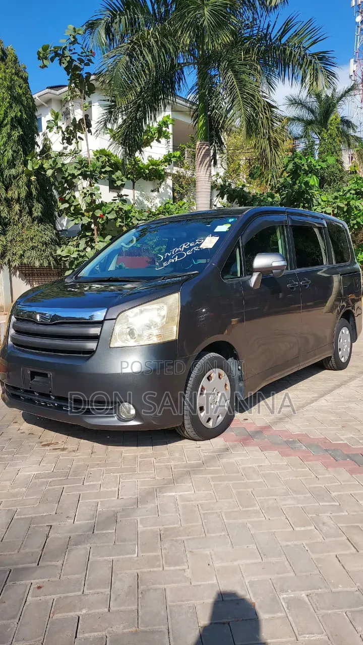 Toyota Noah 2009 Black
