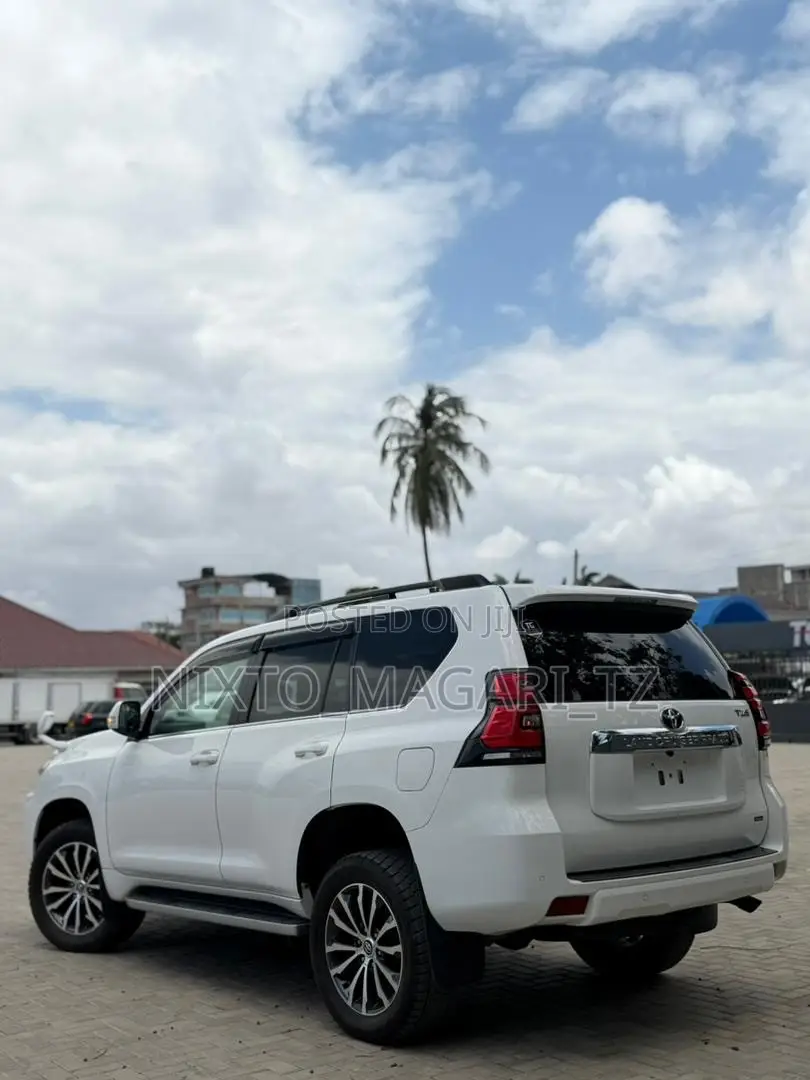 Toyota Land Cruiser Prado 2021 White