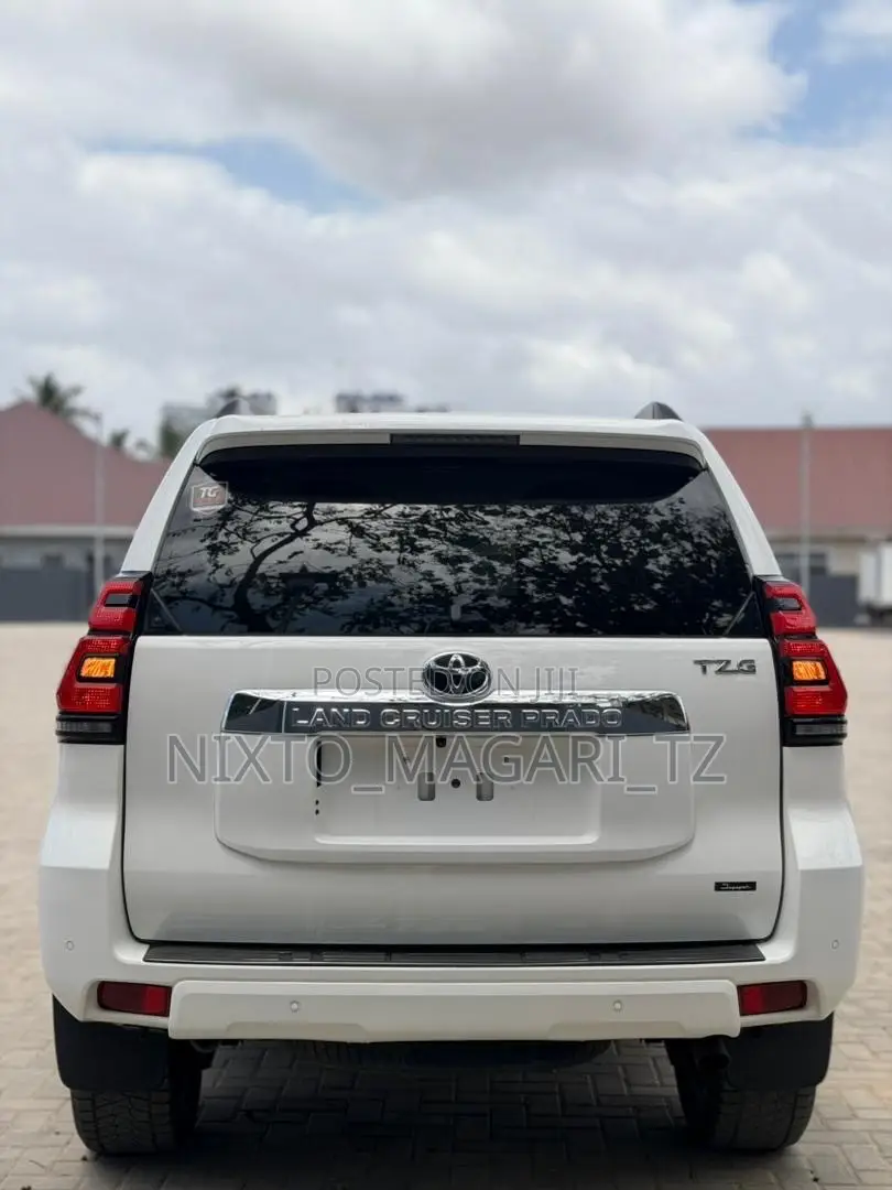 Toyota Land Cruiser Prado 2021 White