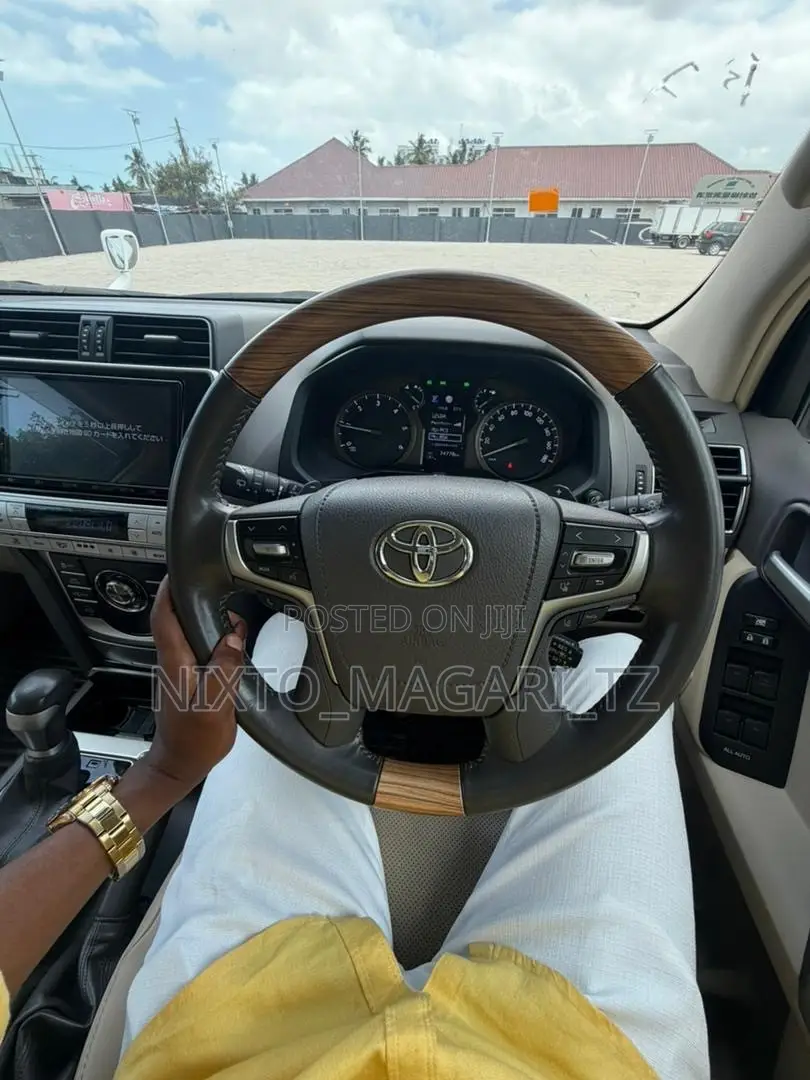 Toyota Land Cruiser Prado 2021 White