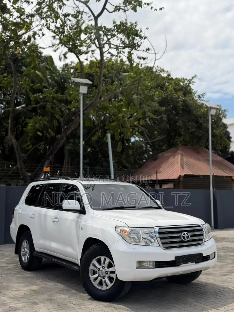 Toyota Land Cruiser 2011 White