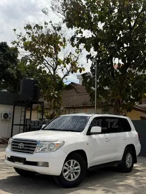 Toyota Land Cruiser 2011 White