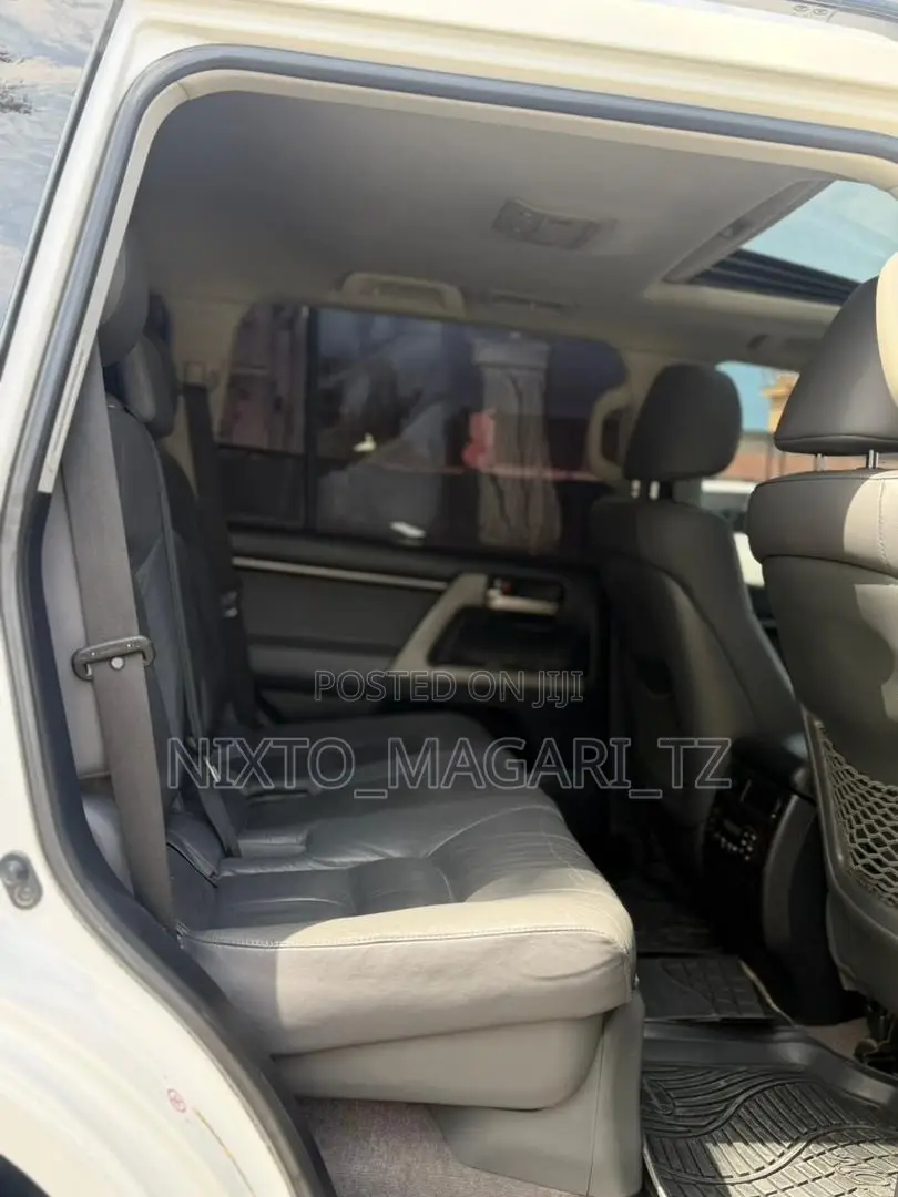 Toyota Land Cruiser 2011 White