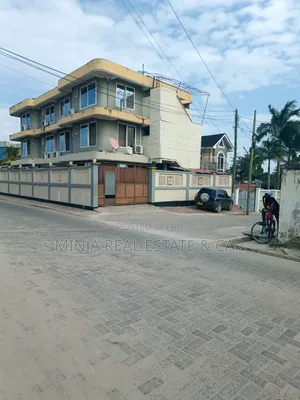 8bdrm Apartment in Kijitonyama for sale