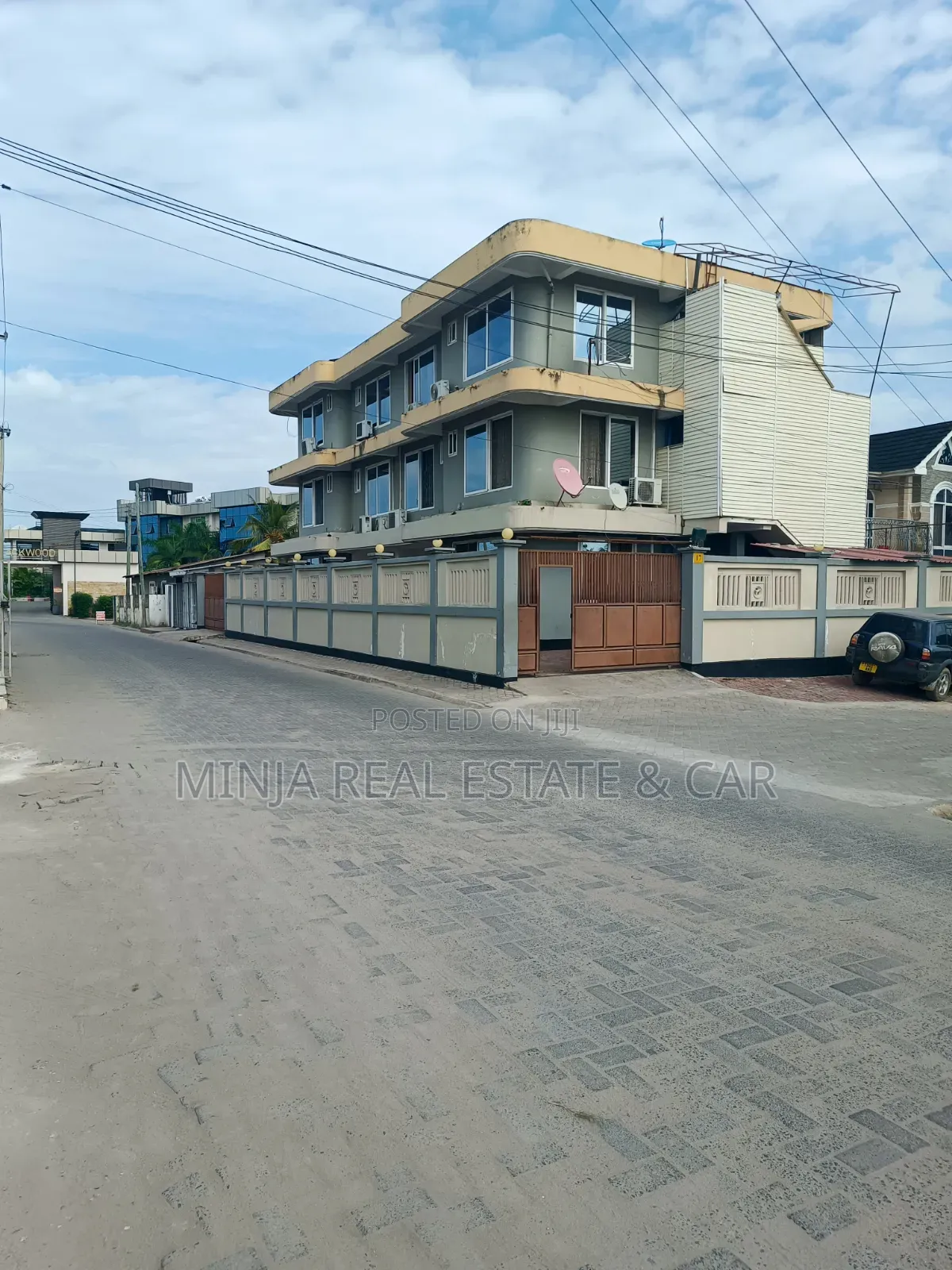 8bdrm Apartment in Kijitonyama for sale