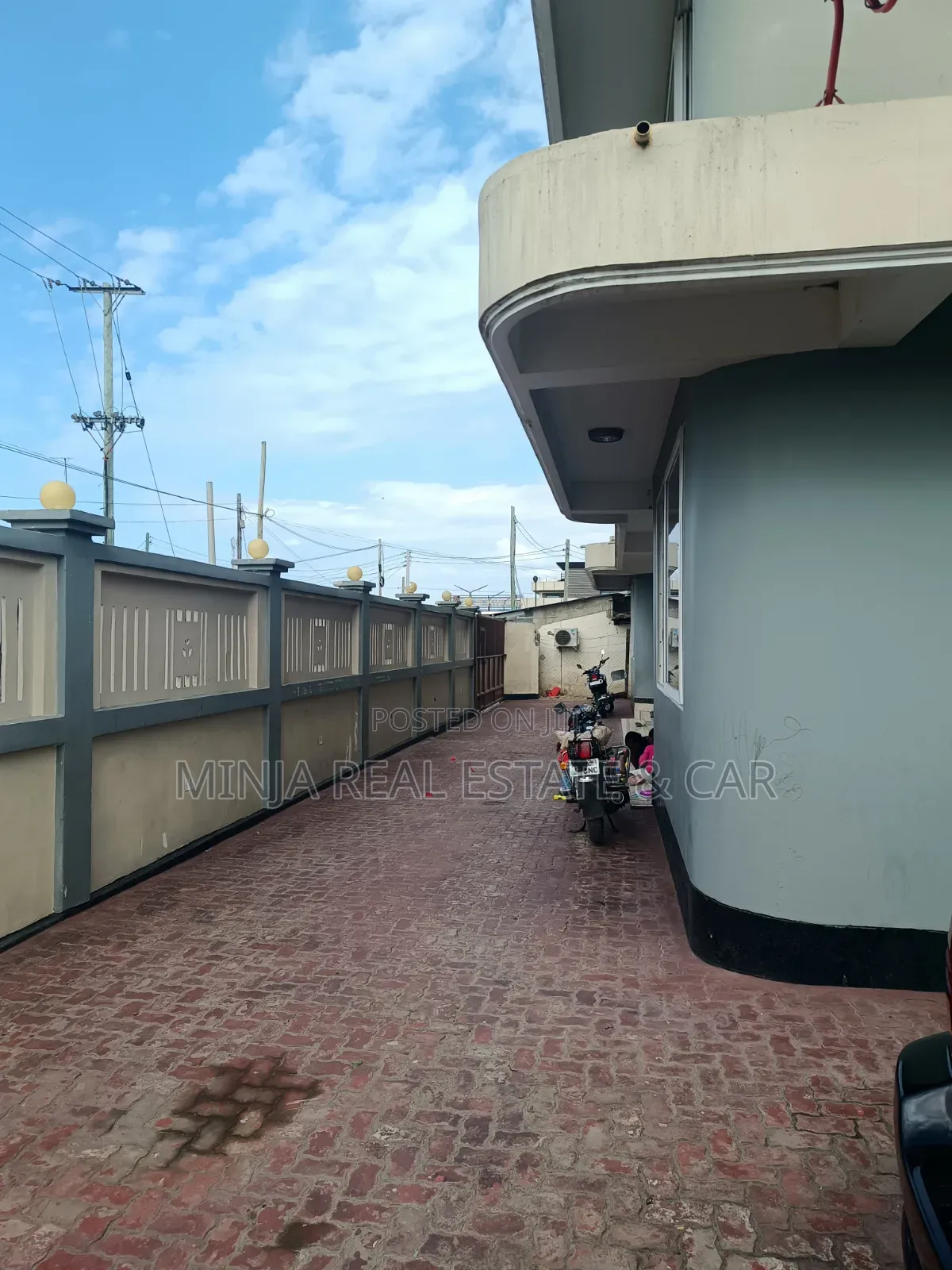 8bdrm Apartment in Kijitonyama for sale