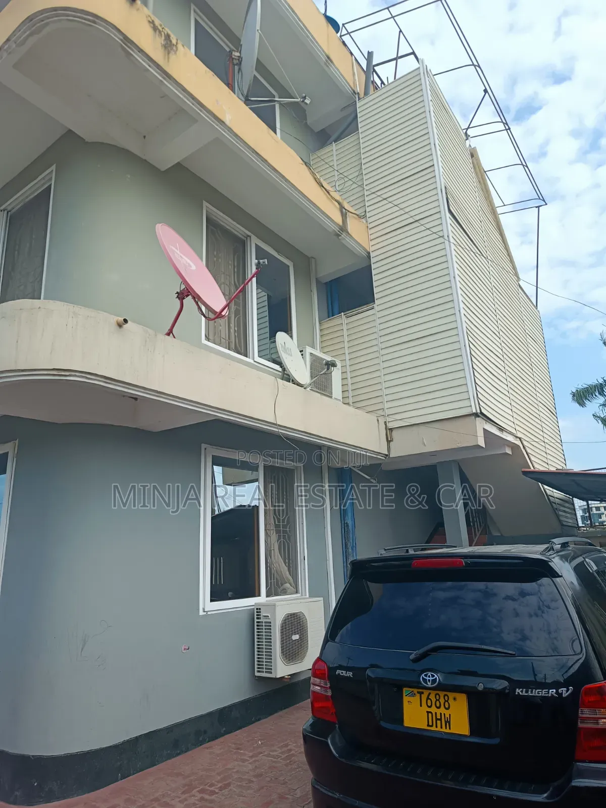 8bdrm Apartment in Kijitonyama for sale