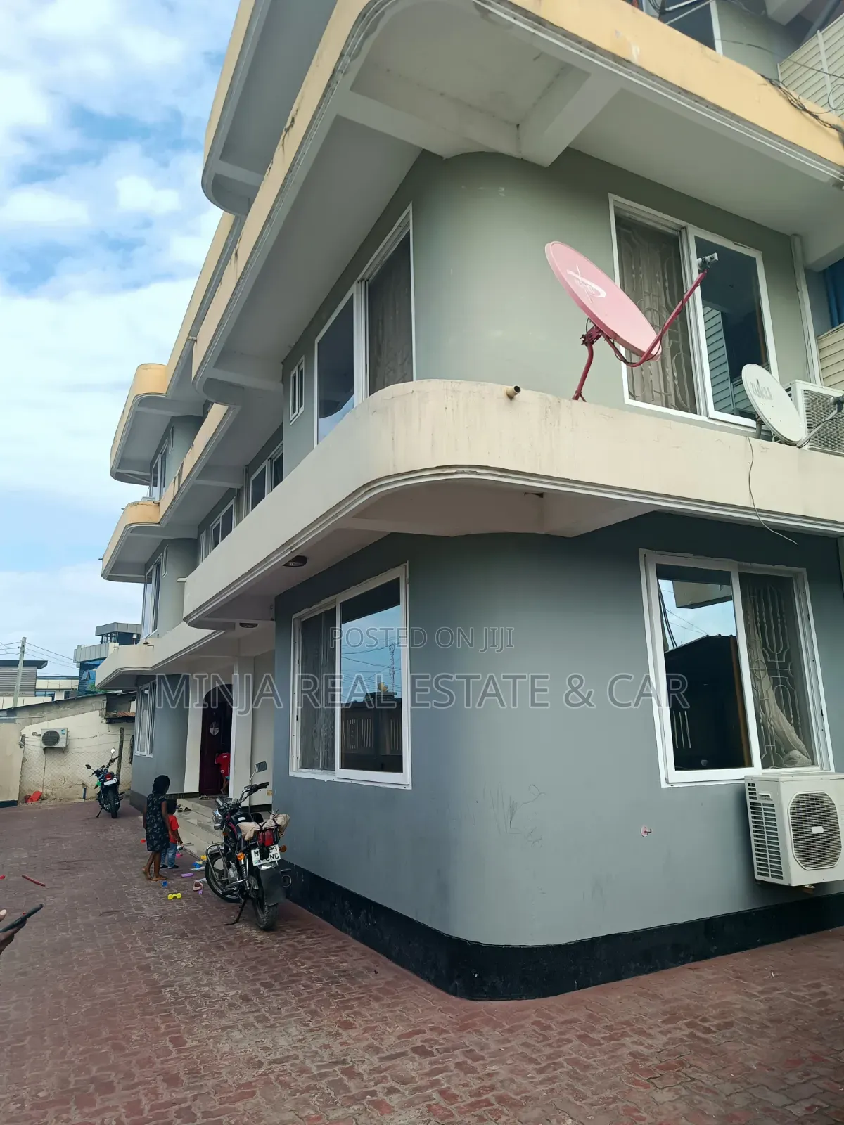 8bdrm Apartment in Kijitonyama for sale