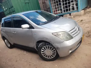 Toyota IST 2006 Silver