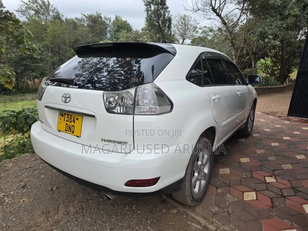Toyota Harrier 2005 White