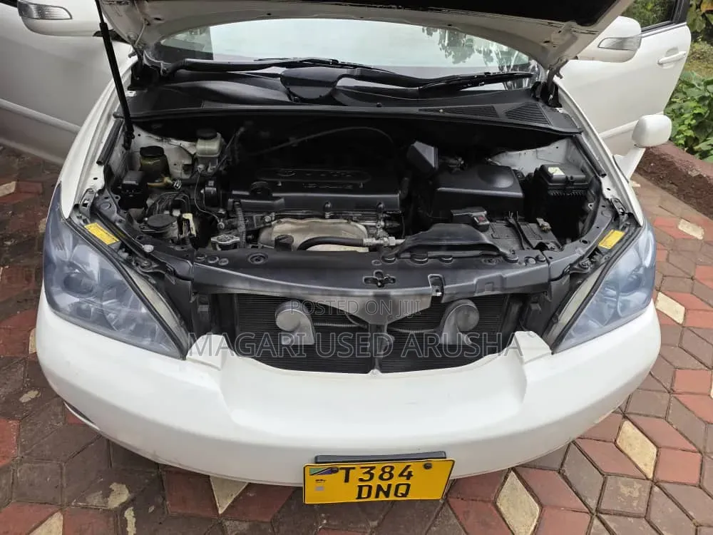 Toyota Harrier 2005 White