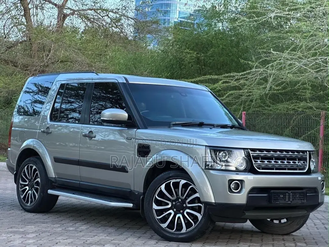 Land Rover Discovery HSE 4x4 2017 Gray