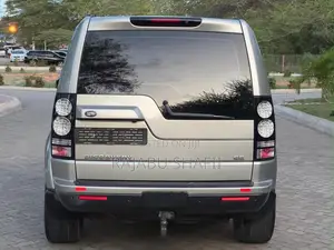 Land Rover Discovery HSE 4x4 2017 Gray