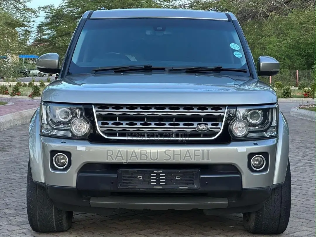 Land Rover Discovery HSE 4x4 2017 Gray