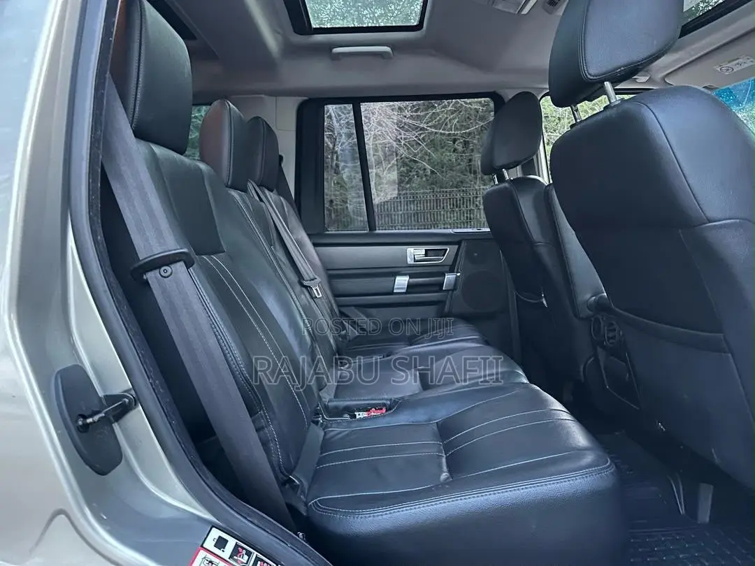 Land Rover Discovery HSE 4x4 2017 Gray