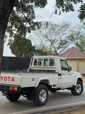 Toyota Land Cruiser 2016 Pearl