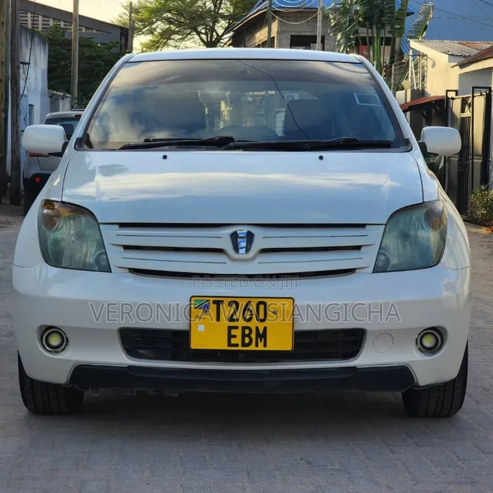 Toyota IST 2005